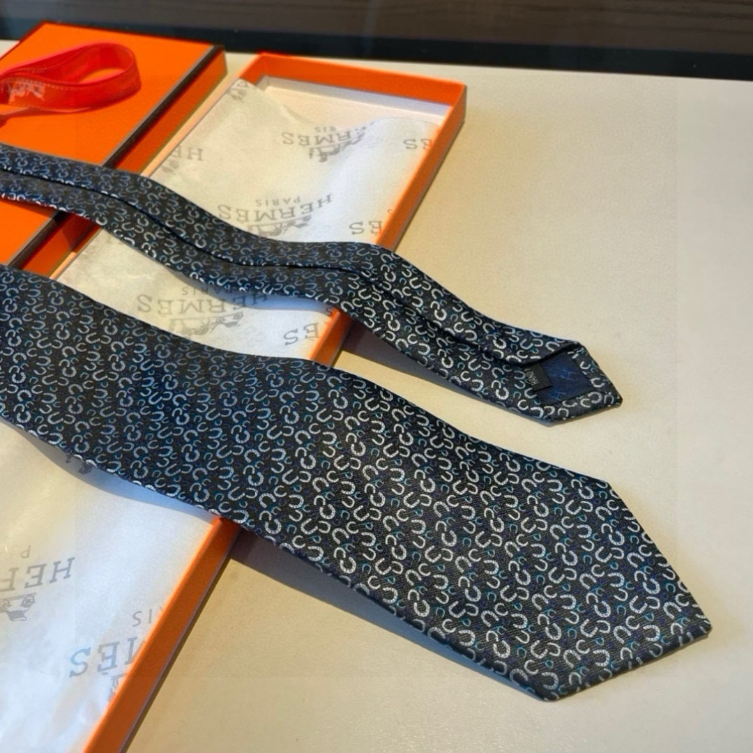 特价 爱马仕男士新款领带系列👔👔，让男士可以充分展示自己个性。100%顶级斜纹真丝手工定制‼