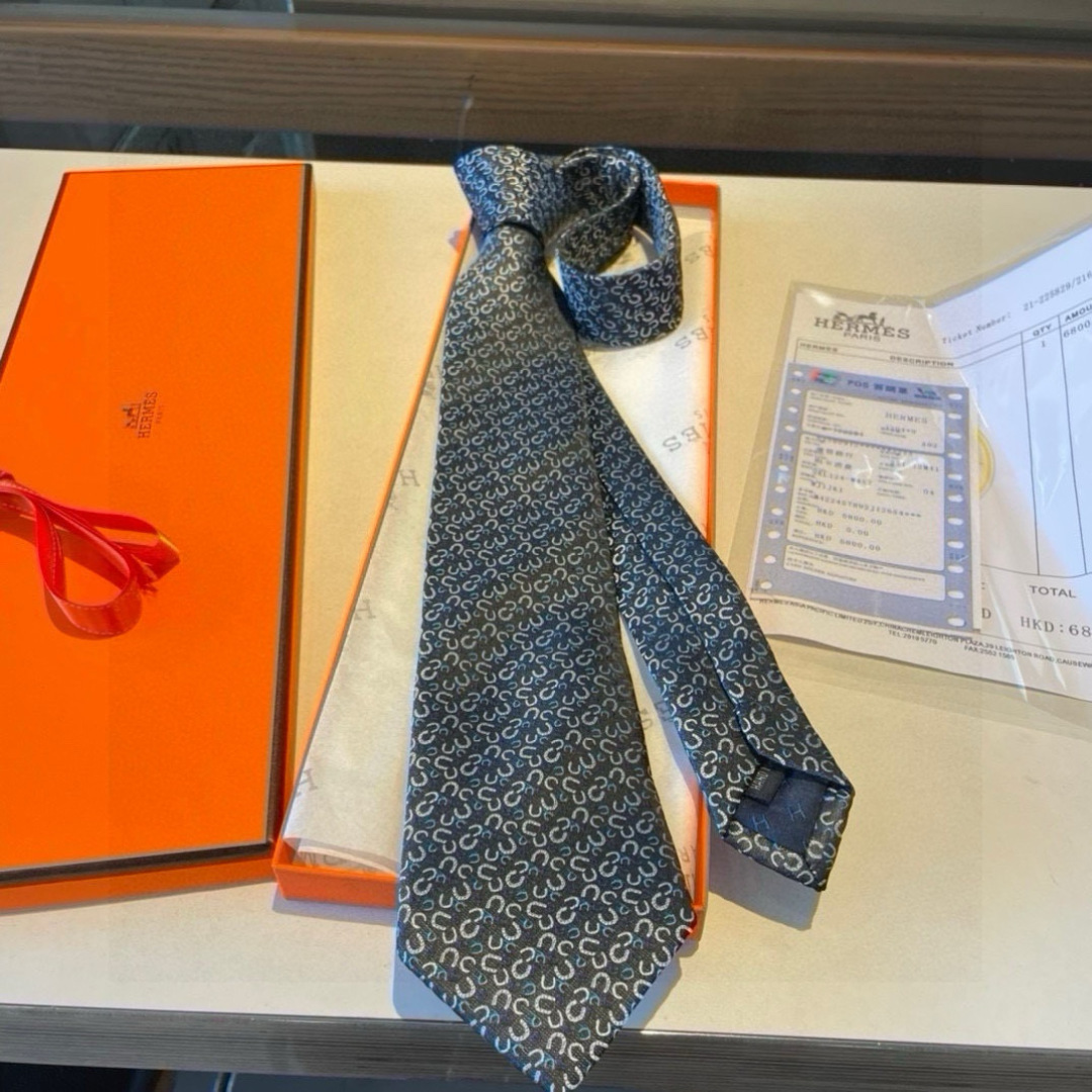 特价 爱马仕男士新款领带系列👔👔，让男士可以充分展示自己个性。100%顶级斜纹真丝手工定制‼