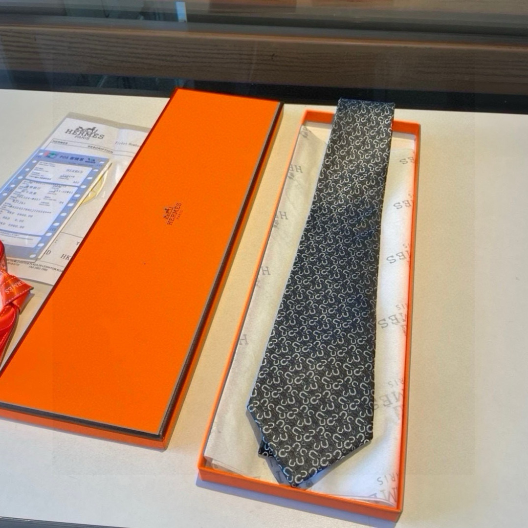 特价 爱马仕男士新款领带系列👔👔，让男士可以充分展示自己个性。100%顶级斜纹真丝手工定制‼