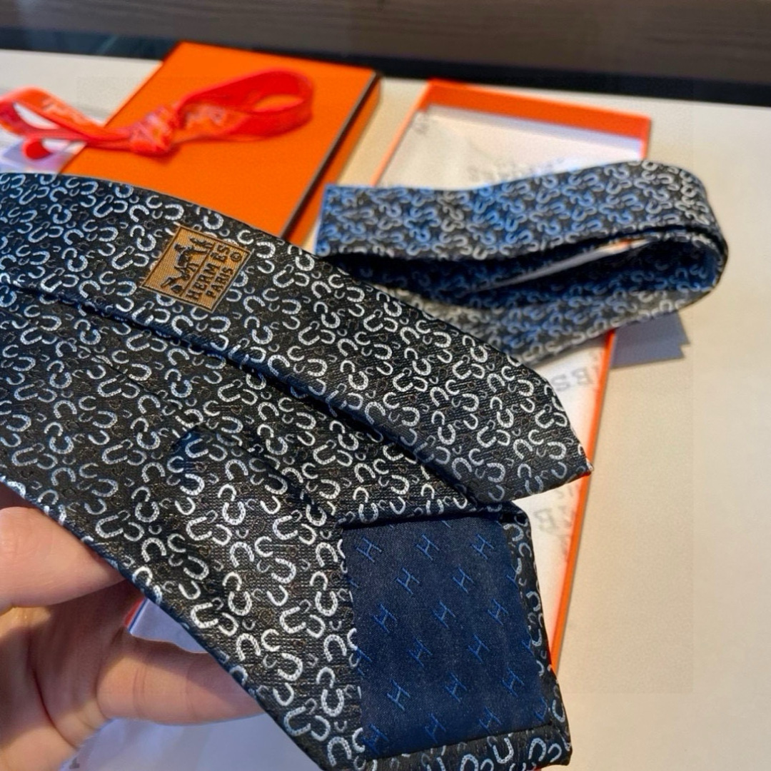 特价 爱马仕男士新款领带系列👔👔，让男士可以充分展示自己个性。100%顶级斜纹真丝手工定制‼