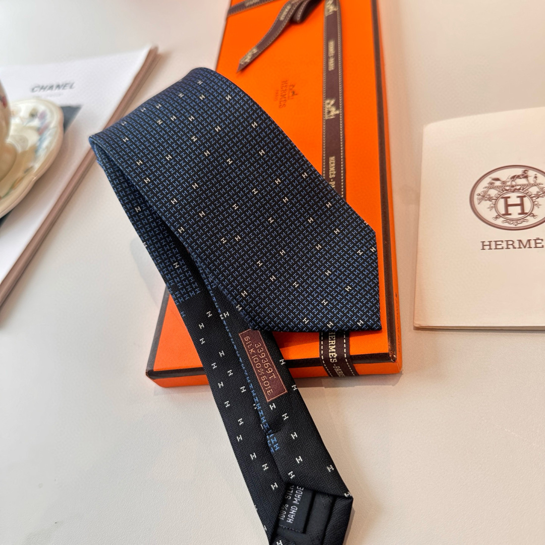 特价特 爱马仕领带是每位男士的衣橱中不可或缺的单品，也是一段故事的起源。仅有一条规则：享受佩戴它的乐趣！