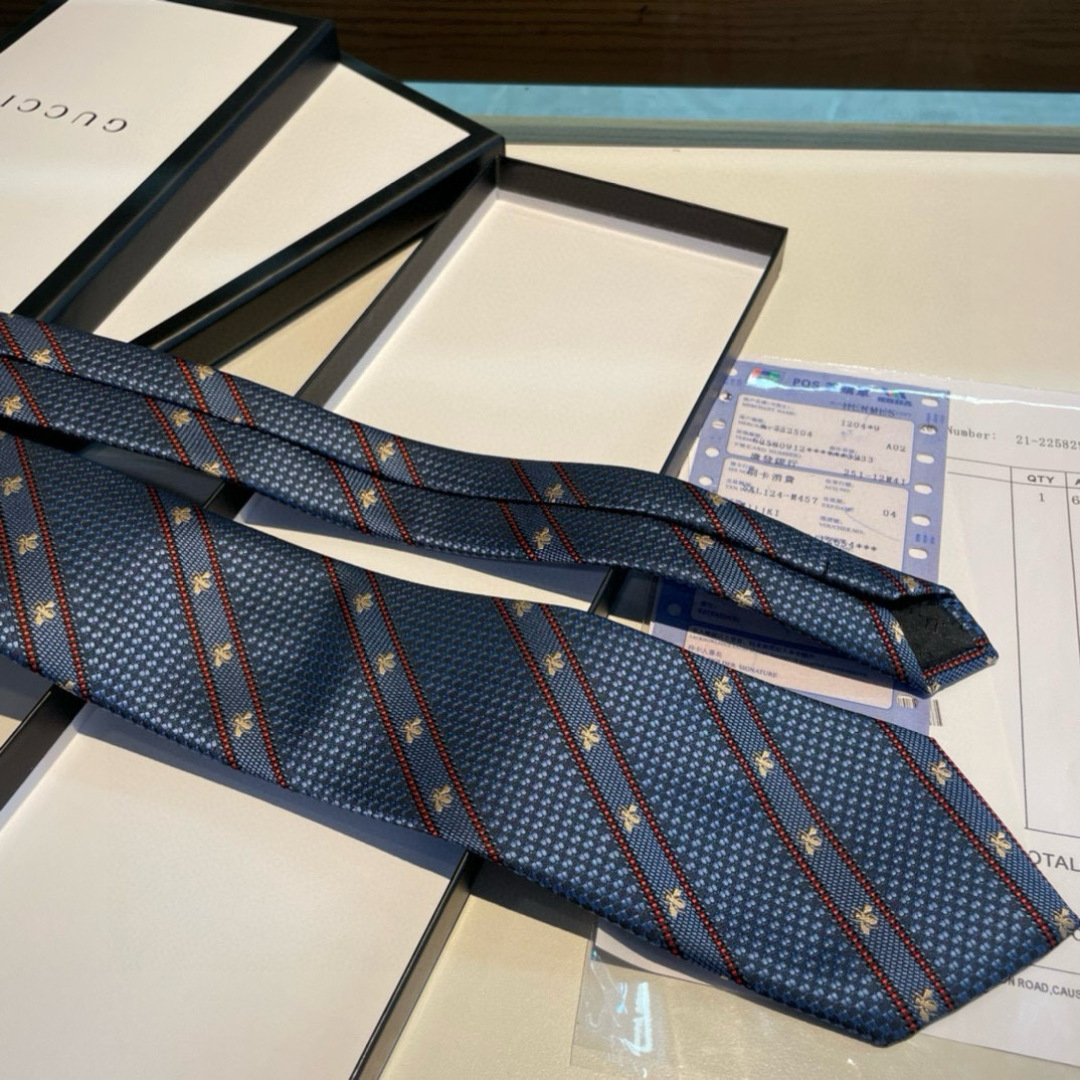 特价男士领带系列👔👔，稀有采用专柜经典主题动物蜜蜂绣花展现精湛手工与时尚优雅的理想选择，这款领带将标志性