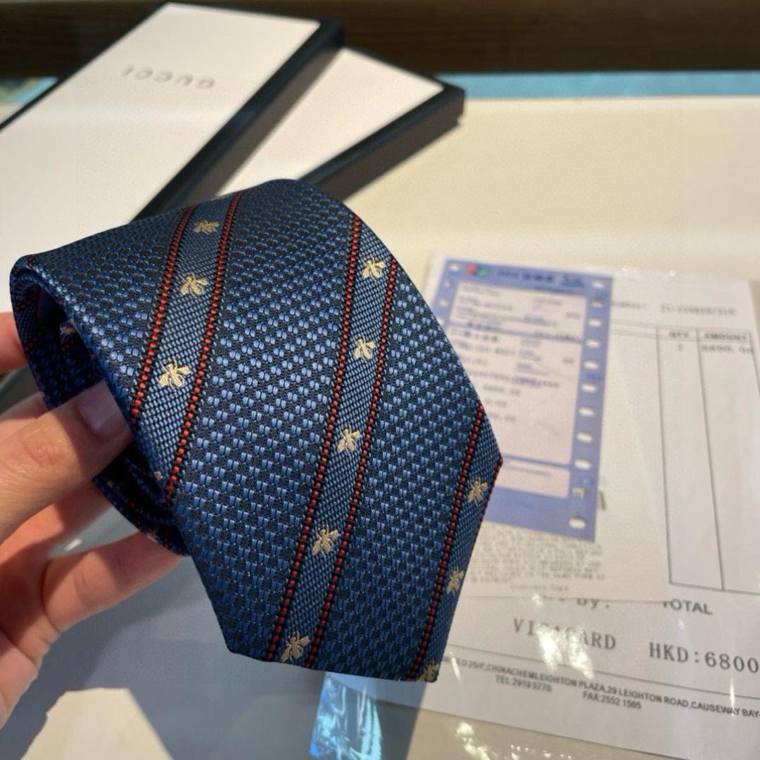 特价男士领带系列👔👔，稀有采用专柜经典主题动物蜜蜂绣花展现精湛手工与时尚优雅的理想选择，这款领带将标志性