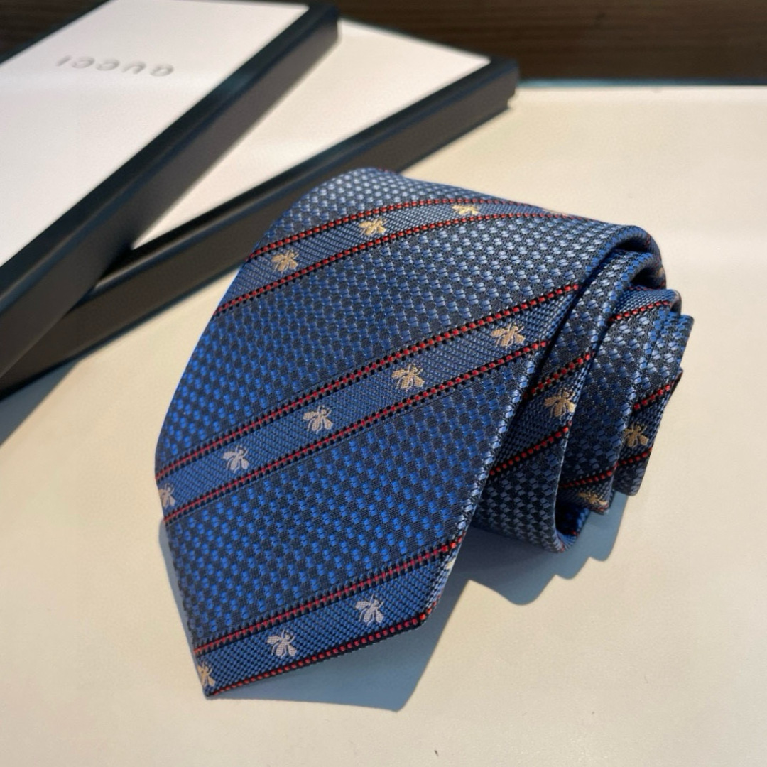 特价男士领带系列👔👔，稀有采用专柜经典主题动物蜜蜂绣花展现精湛手工与时尚优雅的理想选择，这款领带将标志性