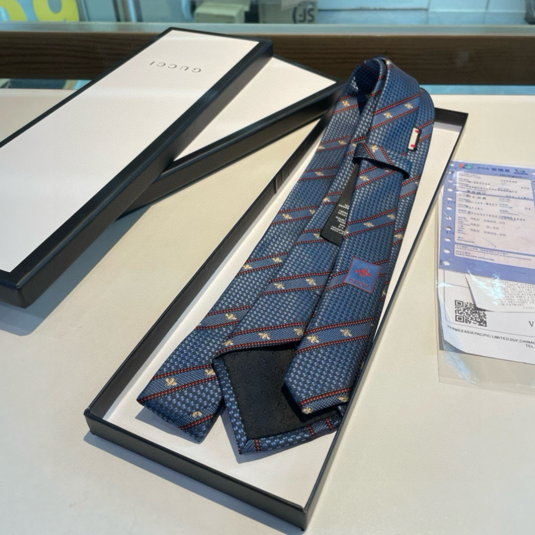 特价男士领带系列👔👔，稀有采用专柜经典主题动物蜜蜂绣花展现精湛手工与时尚优雅的理想选择，这款领带将标志性