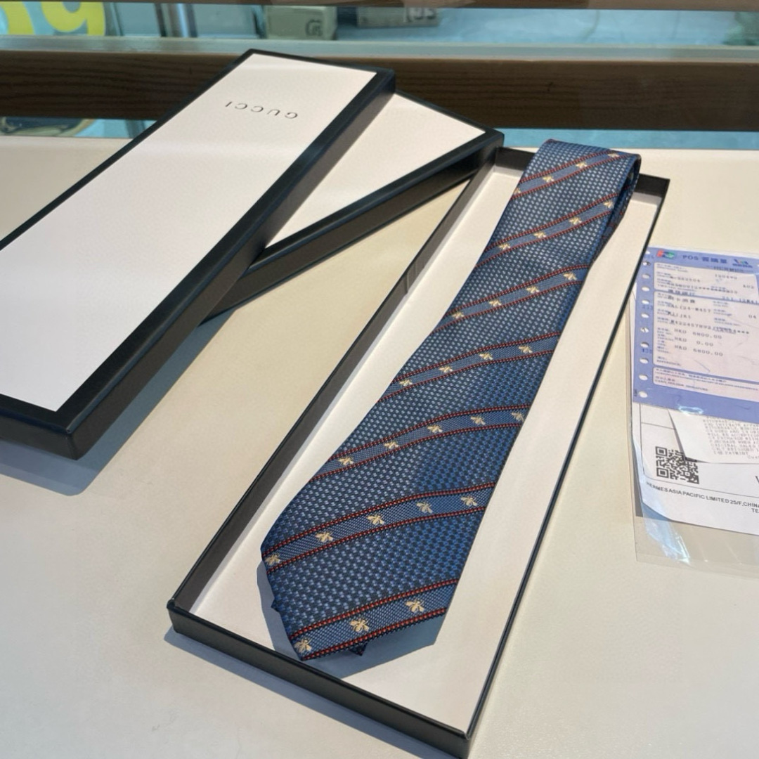 特价男士领带系列👔👔，稀有采用专柜经典主题动物蜜蜂绣花展现精湛手工与时尚优雅的理想选择，这款领带将标志性