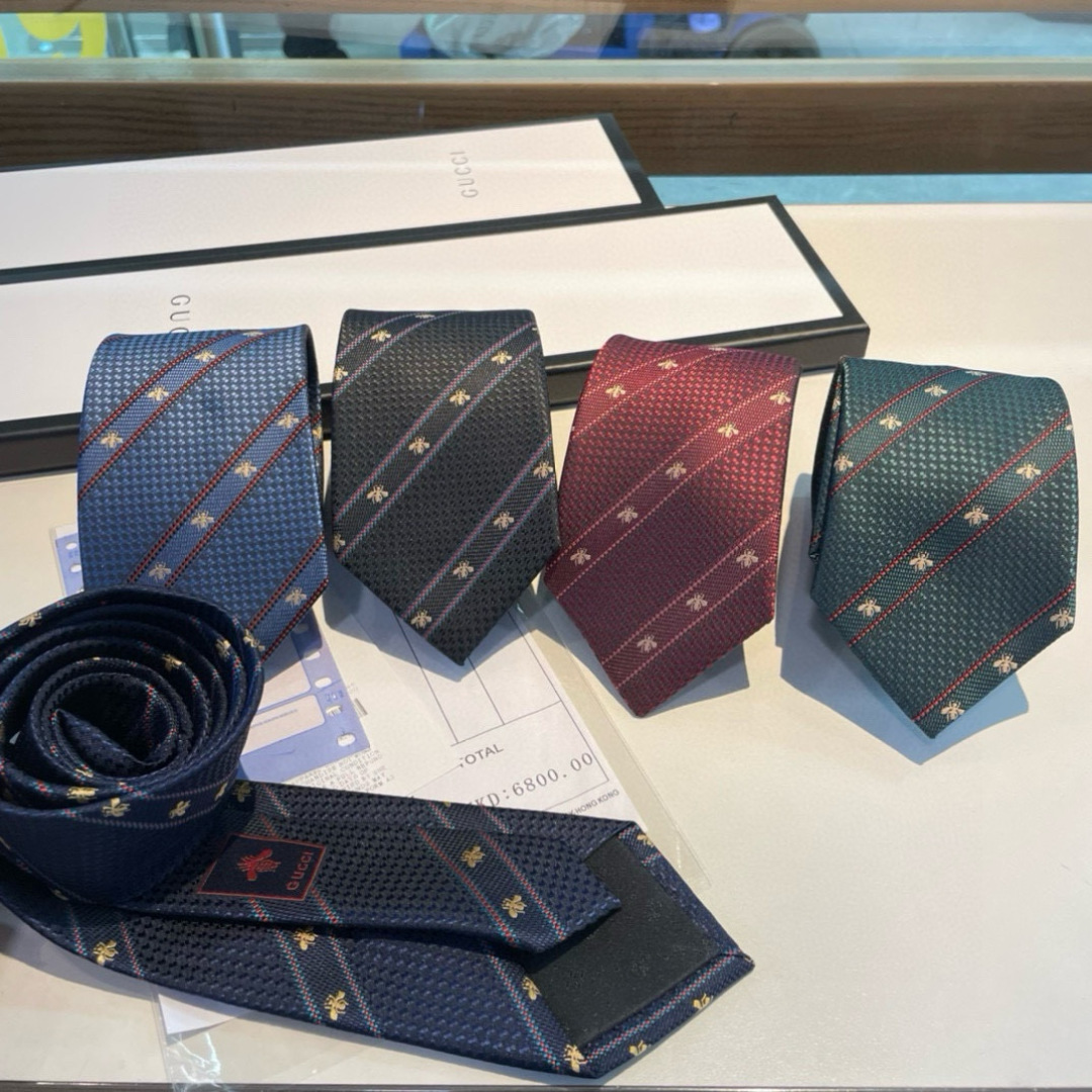 特价男士领带系列👔👔，稀有采用专柜经典主题动物蜜蜂绣花展现精湛手工与时尚优雅的理想选择，这款领带将标志性