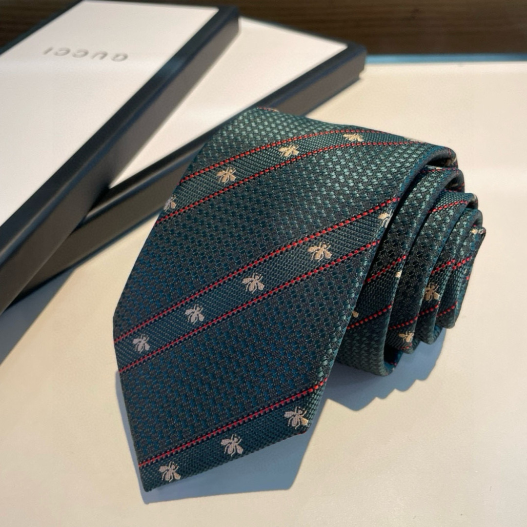 特价男士领带系列👔👔，稀有采用专柜经典主题动物蜜蜂绣花展现精湛手工与时尚优雅的理想选择，这款领带将标志性