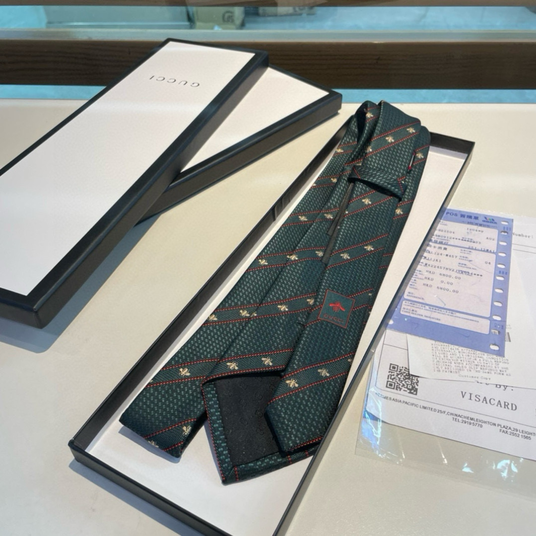 特价男士领带系列👔👔，稀有采用专柜经典主题动物蜜蜂绣花展现精湛手工与时尚优雅的理想选择，这款领带将标志性