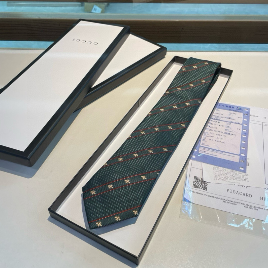 特价男士领带系列👔👔，稀有采用专柜经典主题动物蜜蜂绣花展现精湛手工与时尚优雅的理想选择，这款领带将标志性