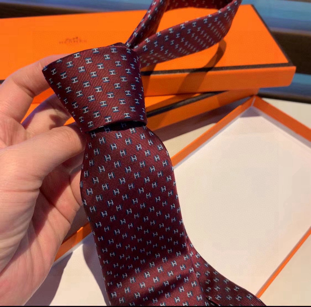 特价爱马仕H字母男士新款领带系列👔👔，让男士可以充分展示自己个性。100%顶级斜纹真丝手工定制‼