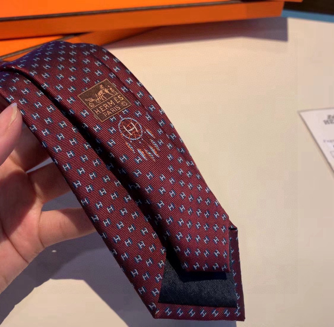 特价爱马仕H字母男士新款领带系列👔👔，让男士可以充分展示自己个性。100%顶级斜纹真丝手工定制‼