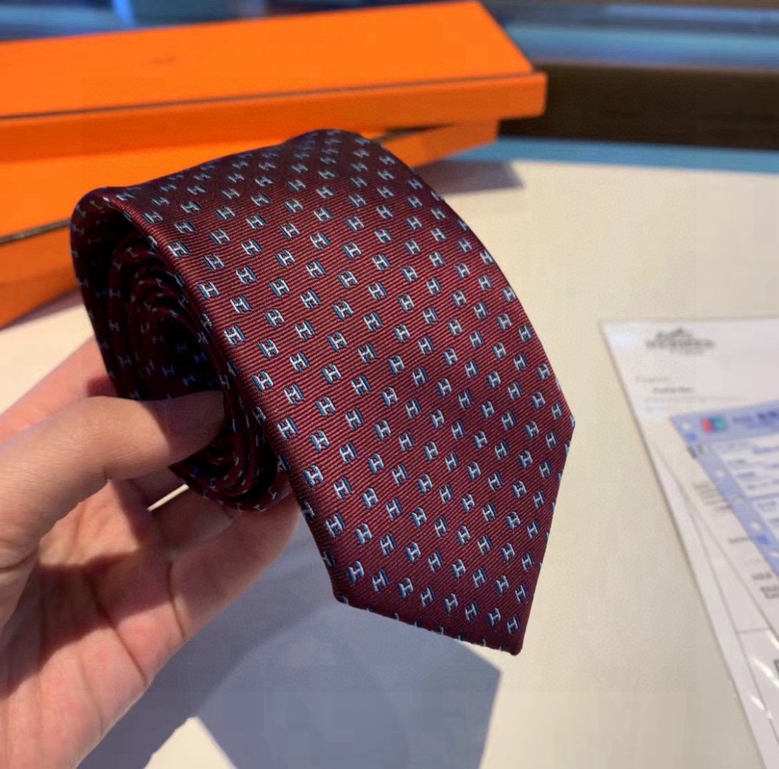 特价爱马仕H字母男士新款领带系列👔👔，让男士可以充分展示自己个性。100%顶级斜纹真丝手工定制‼