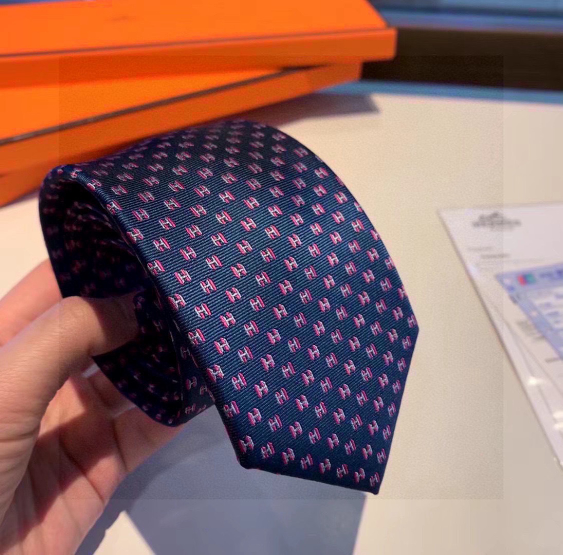 特价爱马仕H字母男士新款领带系列👔👔，让男士可以充分展示自己个性。100%顶级斜纹真丝手工定制‼