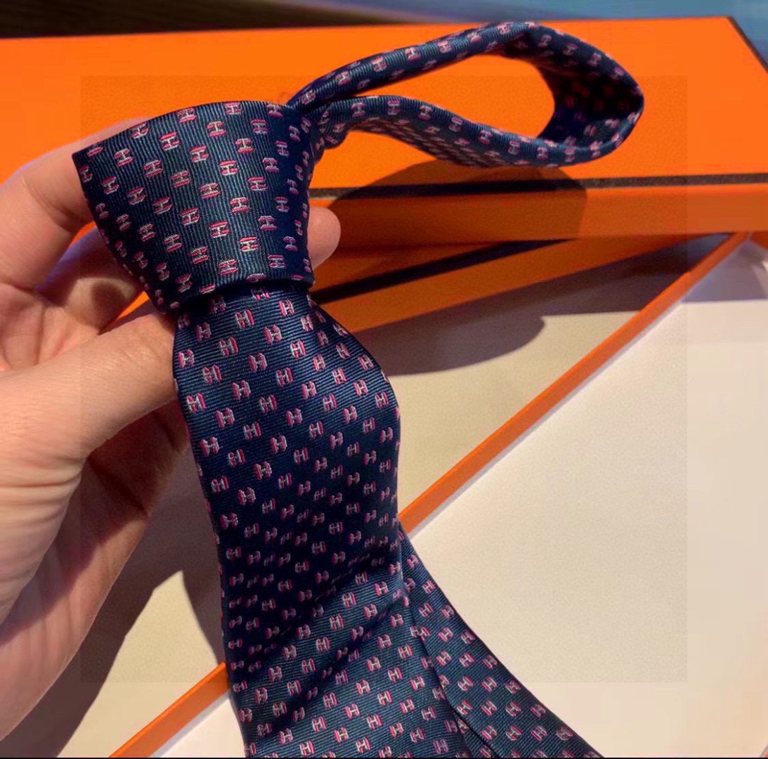 特价爱马仕H字母男士新款领带系列👔👔，让男士可以充分展示自己个性。100%顶级斜纹真丝手工定制‼