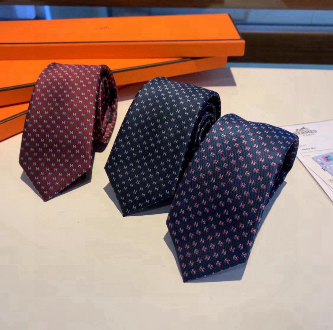 特价爱马仕H字母男士新款领带系列👔👔，让男士可以充分展示自己个性。100%顶级斜纹真丝手工定制‼