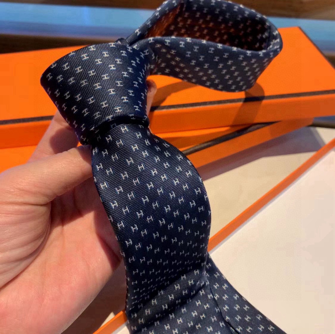 特价爱马仕H字母男士新款领带系列👔👔，让男士可以充分展示自己个性。100%顶级斜纹真丝手工定制‼