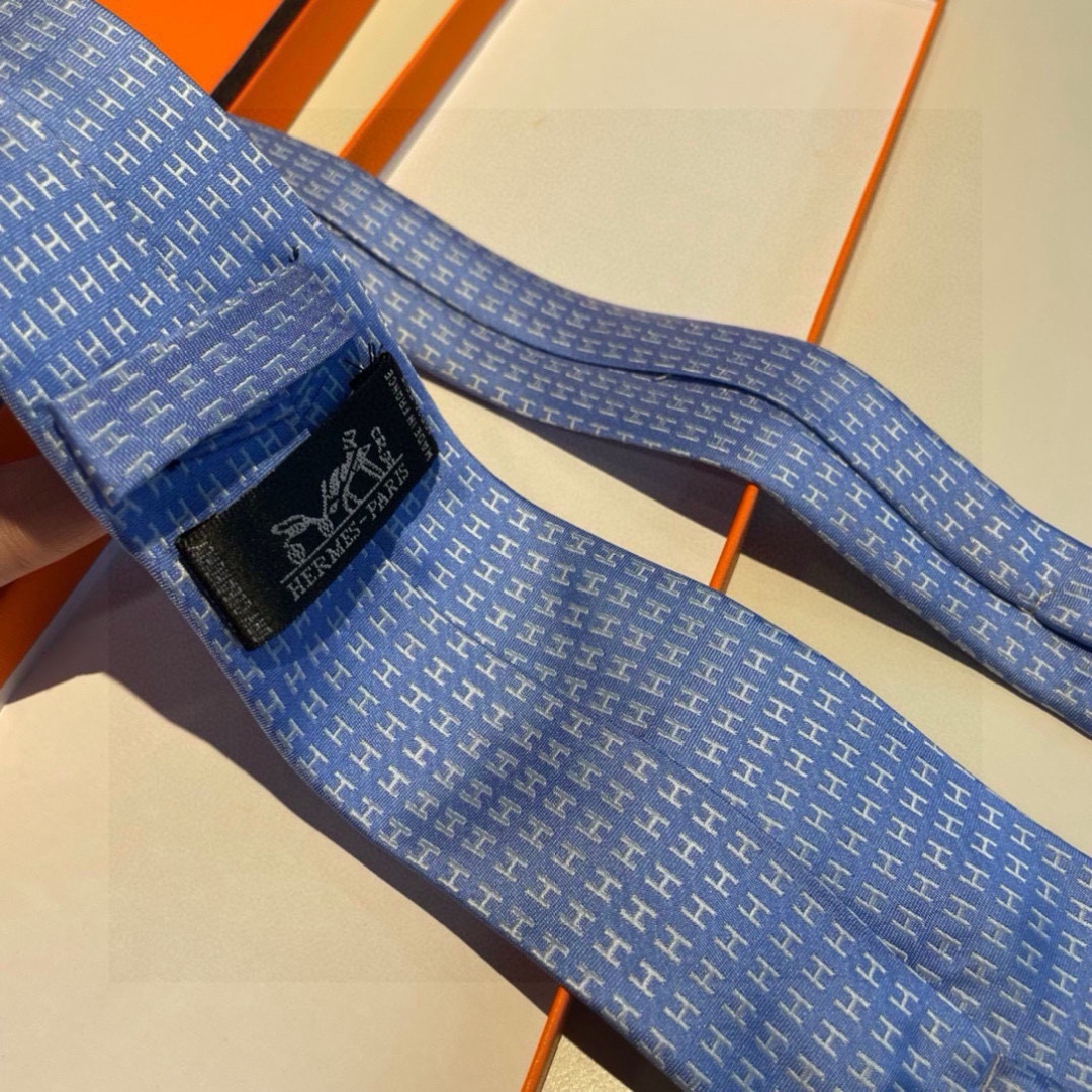 特价👏👏男士新款领带系列【H字母领带】👔👔，稀有😻😻H家每年都有一千条不同印花的领带面世，从最初的多以几