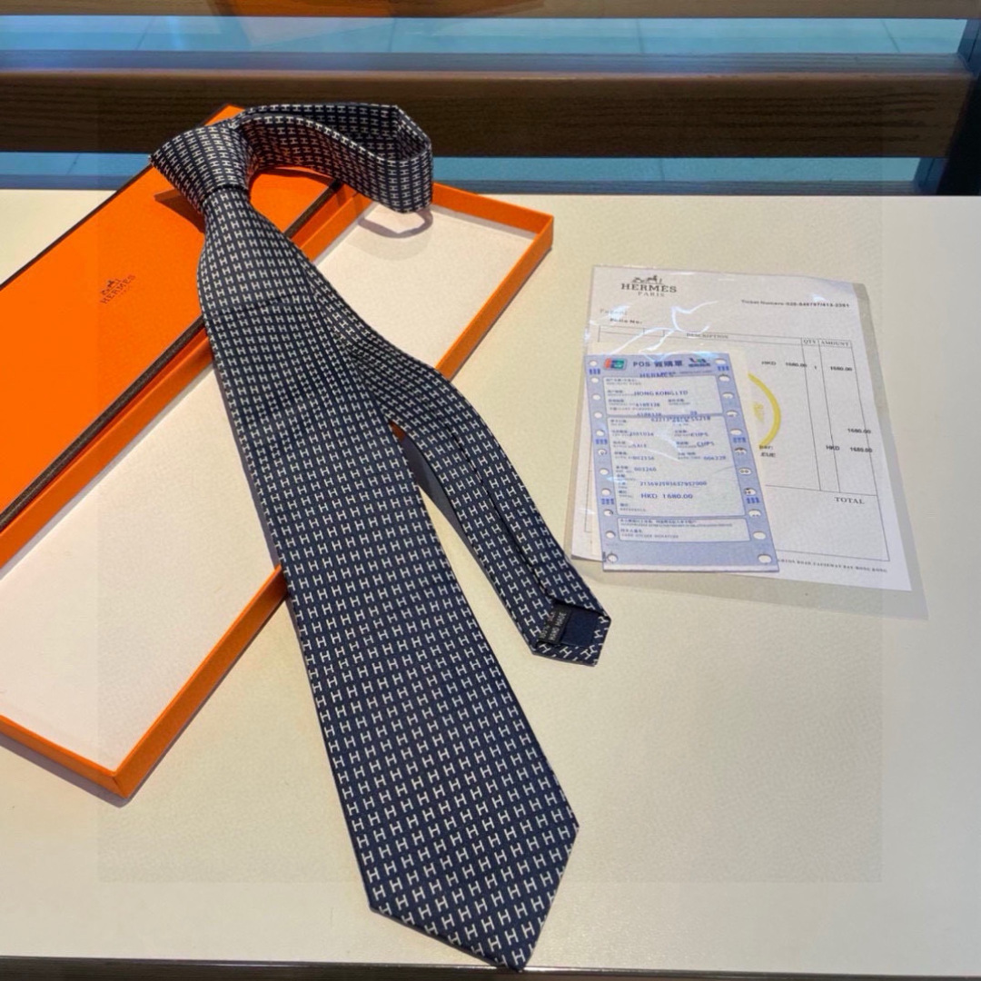 特价👏👏男士新款领带系列【H字母领带】👔👔，稀有😻😻H家每年都有一千条不同印花的领带面世，从最初的多以几
