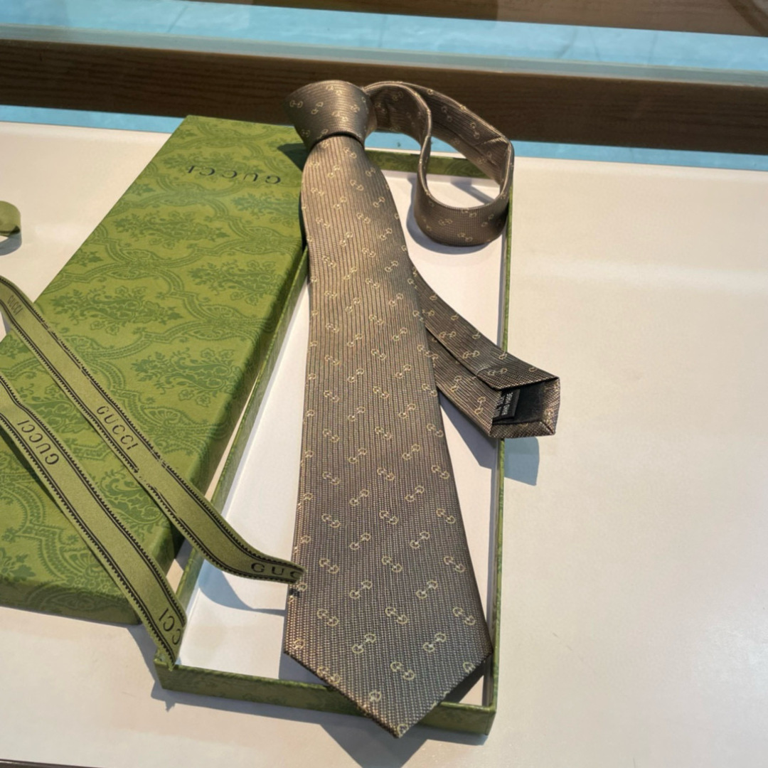 特价 G家专柜新款 男士领带👔👔，稀有采用经典小G LOGO提花展现精湛手工与时尚优雅的理想选择，这款领