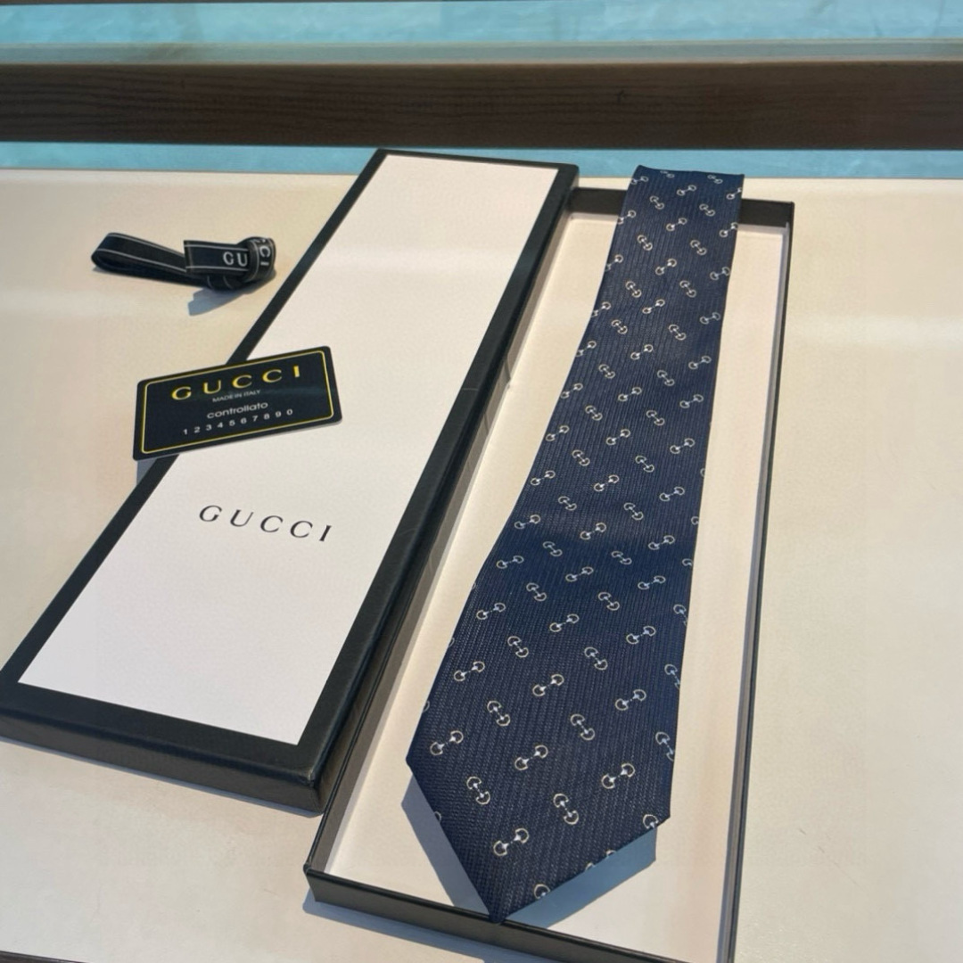 特价 G家专柜新款 男士领带👔👔，稀有采用经典小G LOGO提花展现精湛手工与时尚优雅的理想选择，这款领