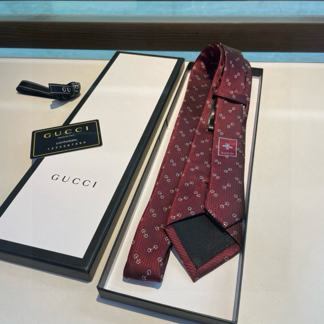 特价 G家专柜新款 男士领带👔👔，稀有采用经典小G LOGO提花展现精湛手工与时尚优雅的理想选择，这款领
