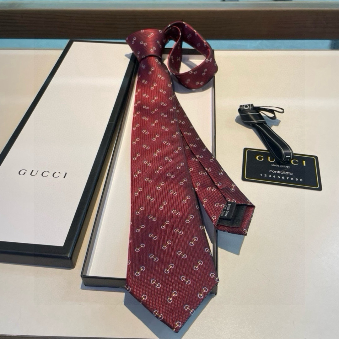 特价 G家专柜新款 男士领带👔👔，稀有采用经典小G LOGO提花展现精湛手工与时尚优雅的理想选择，这款领