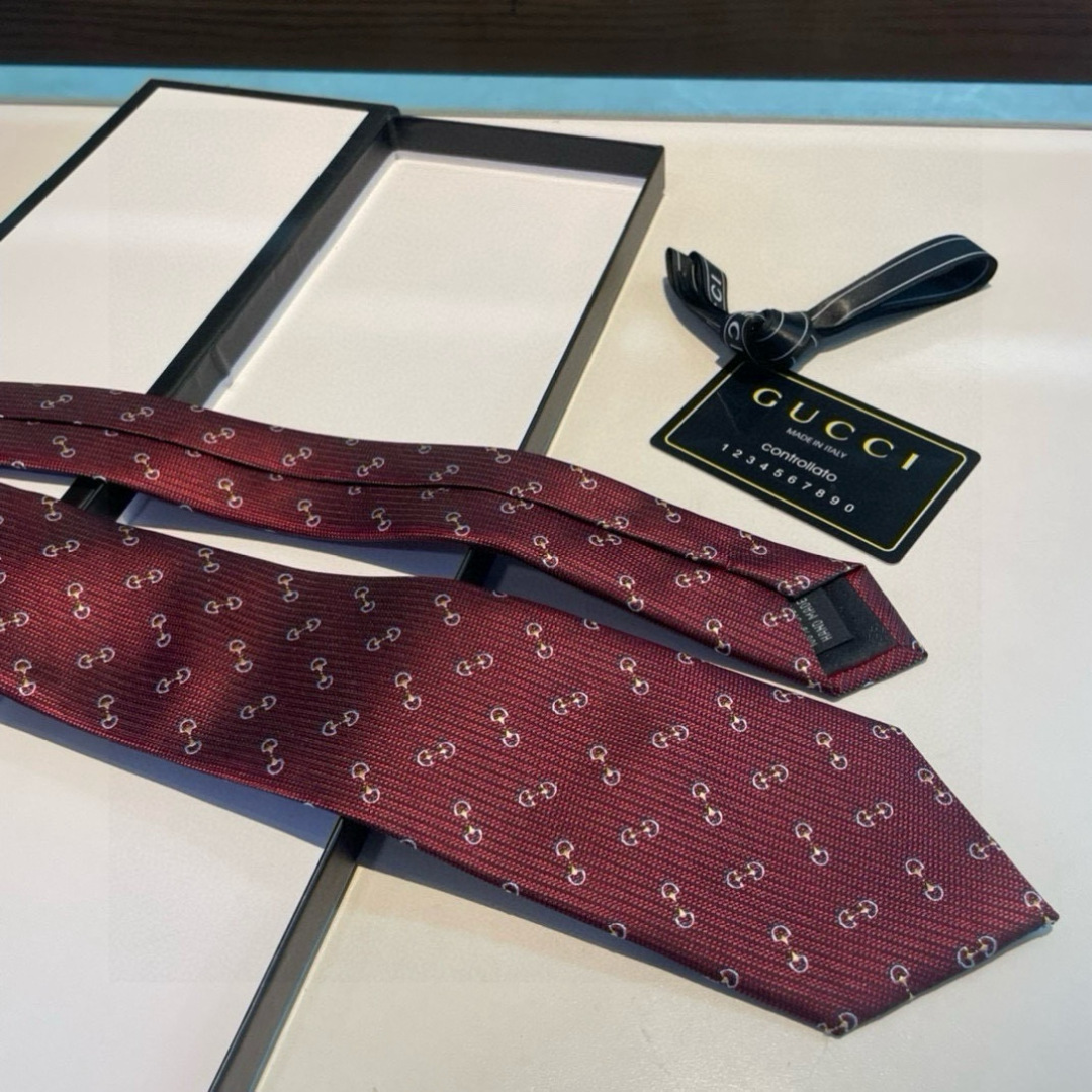 特价 G家专柜新款 男士领带👔👔，稀有采用经典小G LOGO提花展现精湛手工与时尚优雅的理想选择，这款领