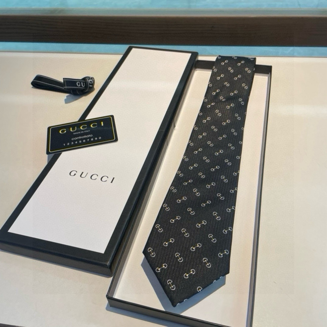 特价 G家专柜新款 男士领带👔👔，稀有采用经典小G LOGO提花展现精湛手工与时尚优雅的理想选择，这款领