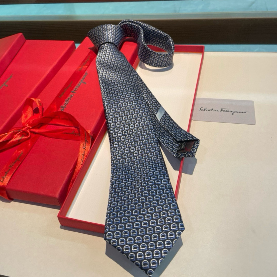 特价特 配包装  菲拉格慕男士新款领带系列👔👔，让男士可以充分展示自己个性。100%顶级斜纹真丝手工定制