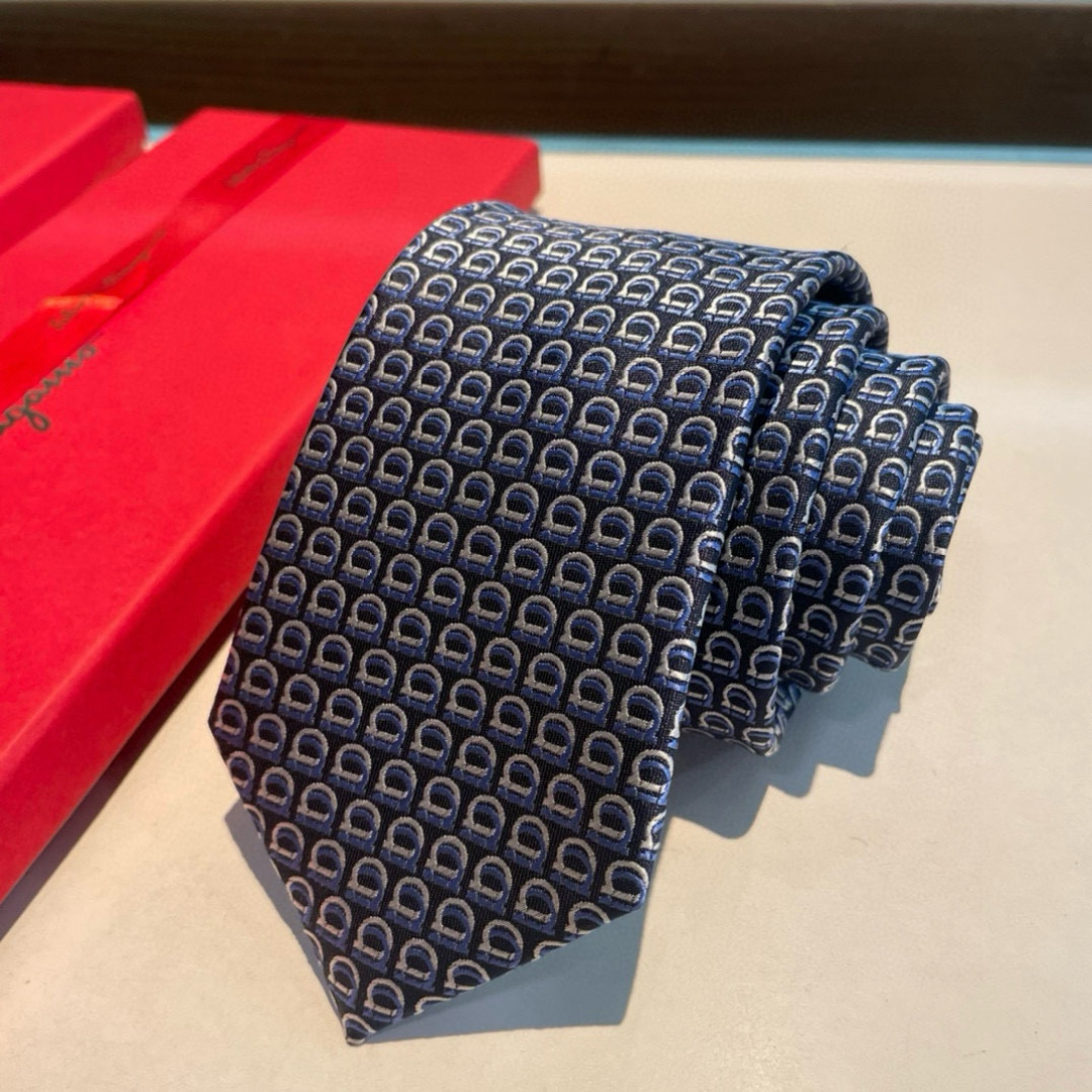 特价特 配包装  菲拉格慕男士新款领带系列👔👔，让男士可以充分展示自己个性。100%顶级斜纹真丝手工定制