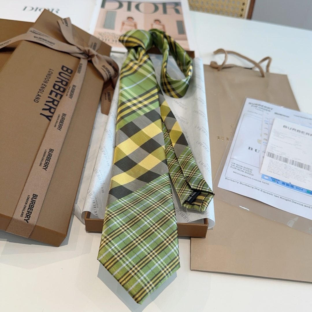 特价特 专柜同步领带出货啦‼‼Burberry【博柏利领带】👔👔，稀有😻😻展现精湛手工与时尚优雅的理想选
