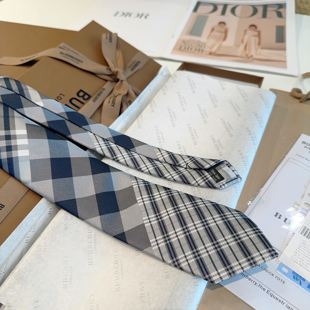 特价特 专柜同步领带出货啦‼‼Burberry【博柏利领带】👔👔，稀有😻😻展现精湛手工与时尚优雅的理想选