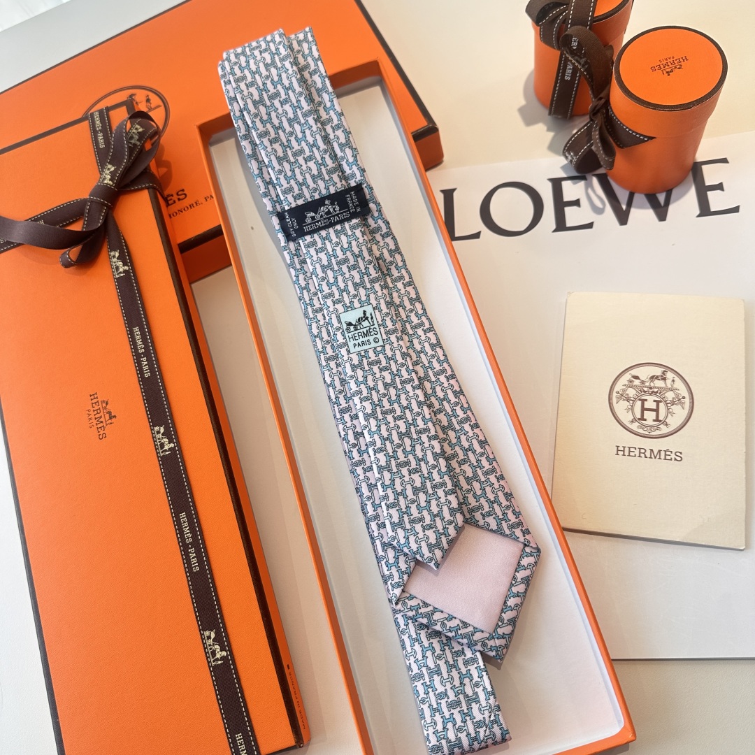 特价特 男士新款印花领带系列【百变搭扣领带】👔👔，稀有😻😻H家每年都有一千条不同印花的领带面世，从最初的
