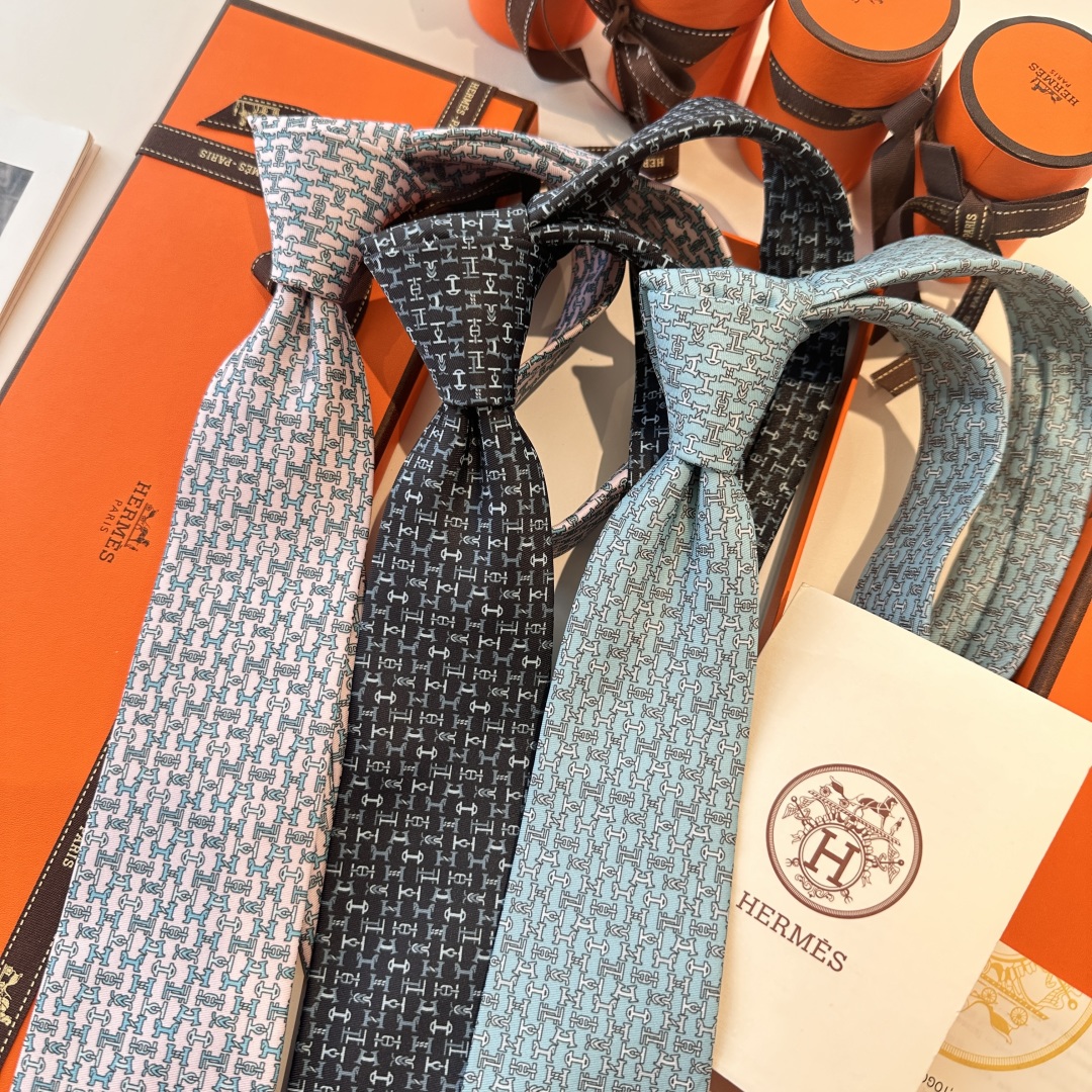 特价特 男士新款印花领带系列【百变搭扣领带】👔👔，稀有😻😻H家每年都有一千条不同印花的领带面世，从最初的