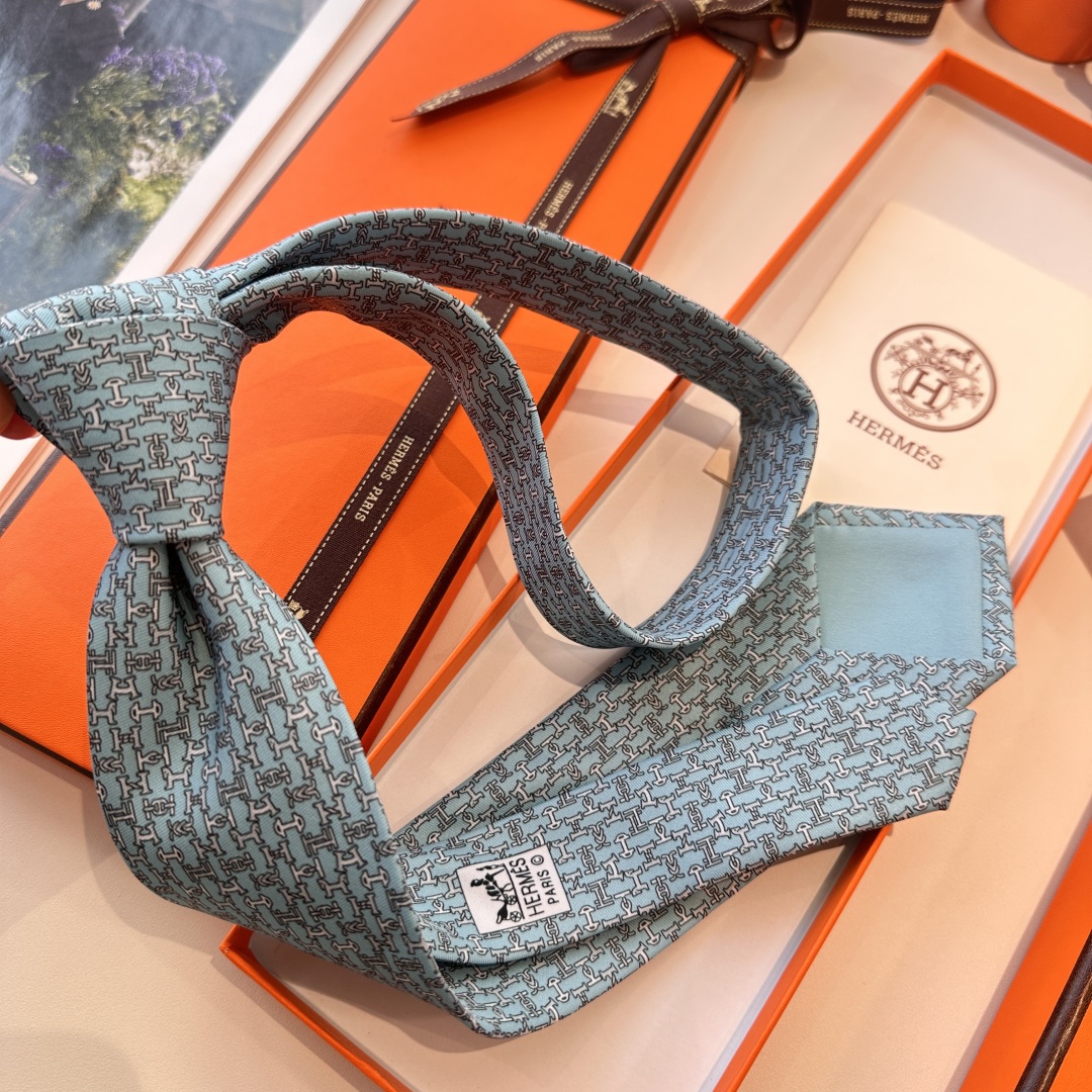 特价特 男士新款印花领带系列【百变搭扣领带】👔👔，稀有😻😻H家每年都有一千条不同印花的领带面世，从最初的