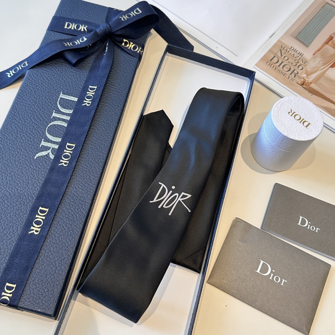 特价特 👔Dior男士【CD绣标领带】，稀有😻😻展现精湛手工与时尚优雅的理想选择，这款采用DO家最经典极