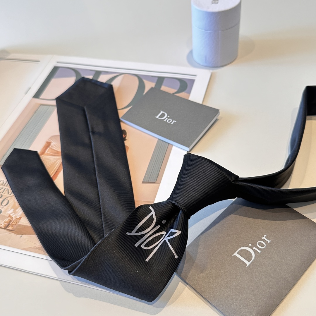 特价特 👔Dior男士【CD绣标领带】，稀有😻😻展现精湛手工与时尚优雅的理想选择，这款采用DO家最经典极