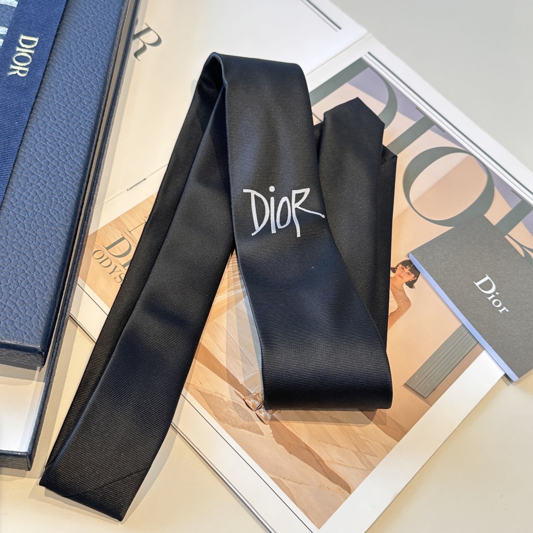 特价特 👔Dior男士【CD绣标领带】，稀有😻😻展现精湛手工与时尚优雅的理想选择，这款采用DO家最经典极