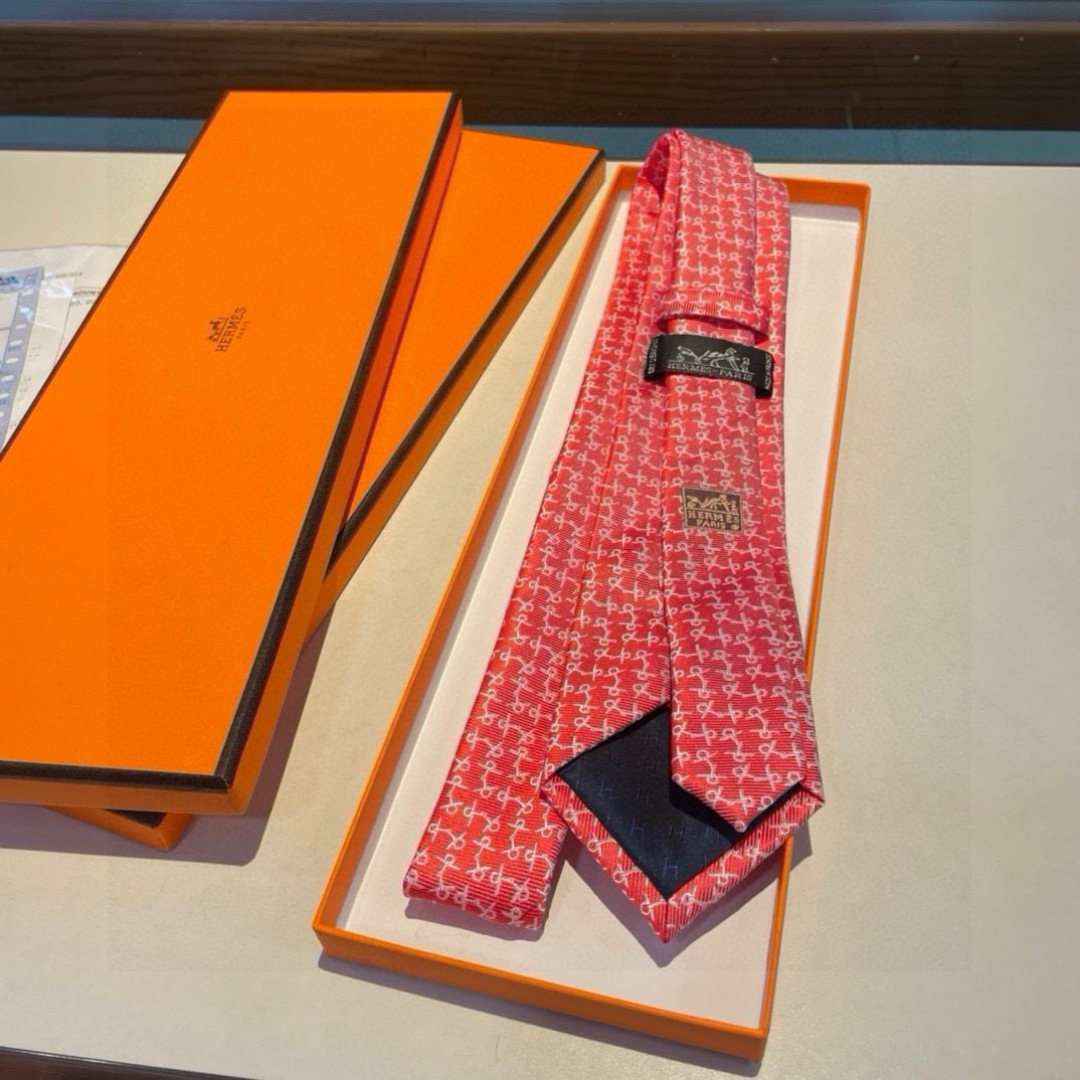 特价 爱马仕H字母男士新款领带系列👔👔，让男士可以充分展示自己个性。100%顶级斜纹真丝手工定制‼