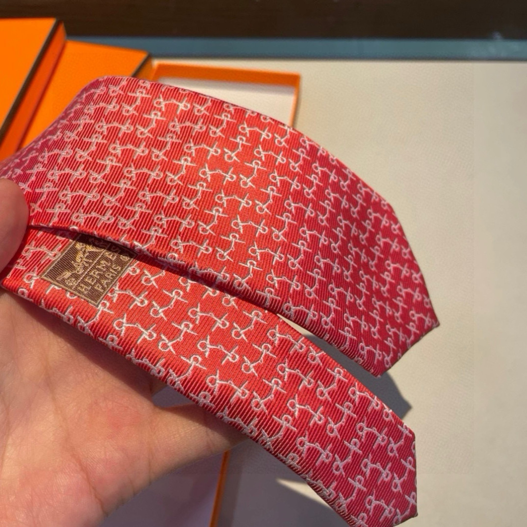 特价 爱马仕H字母男士新款领带系列👔👔，让男士可以充分展示自己个性。100%顶级斜纹真丝手工定制‼
