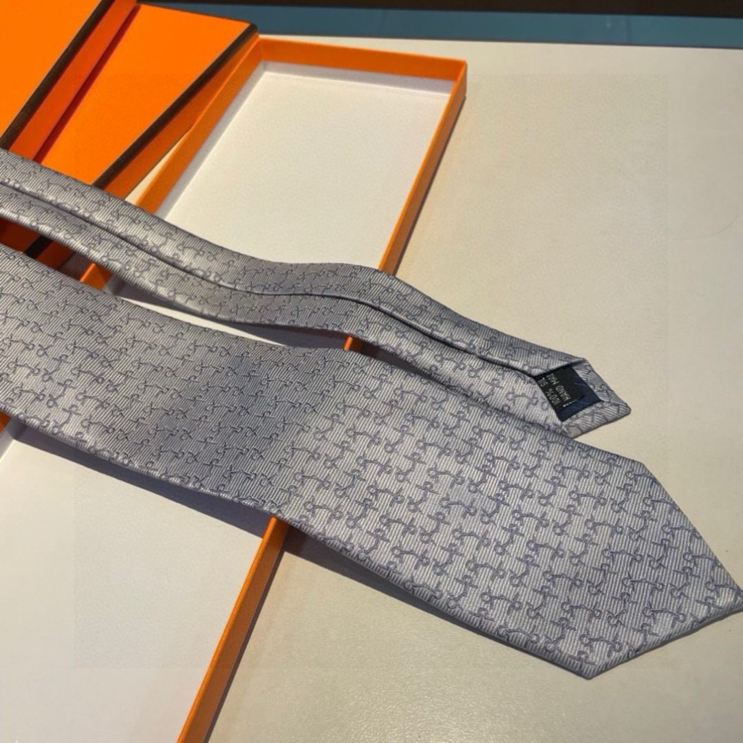 特价 爱马仕H字母男士新款领带系列👔👔，让男士可以充分展示自己个性。100%顶级斜纹真丝手工定制‼