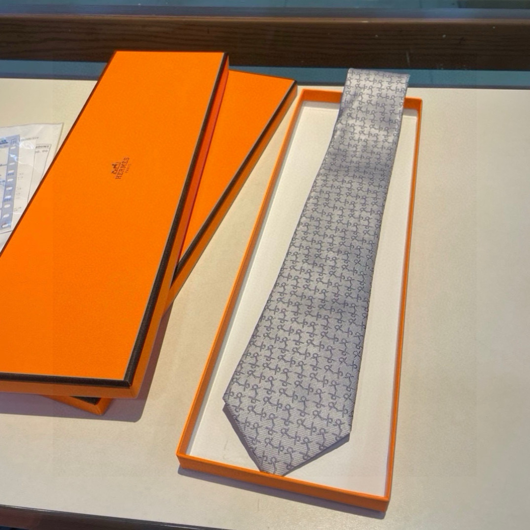 特价 爱马仕H字母男士新款领带系列👔👔，让男士可以充分展示自己个性。100%顶级斜纹真丝手工定制‼