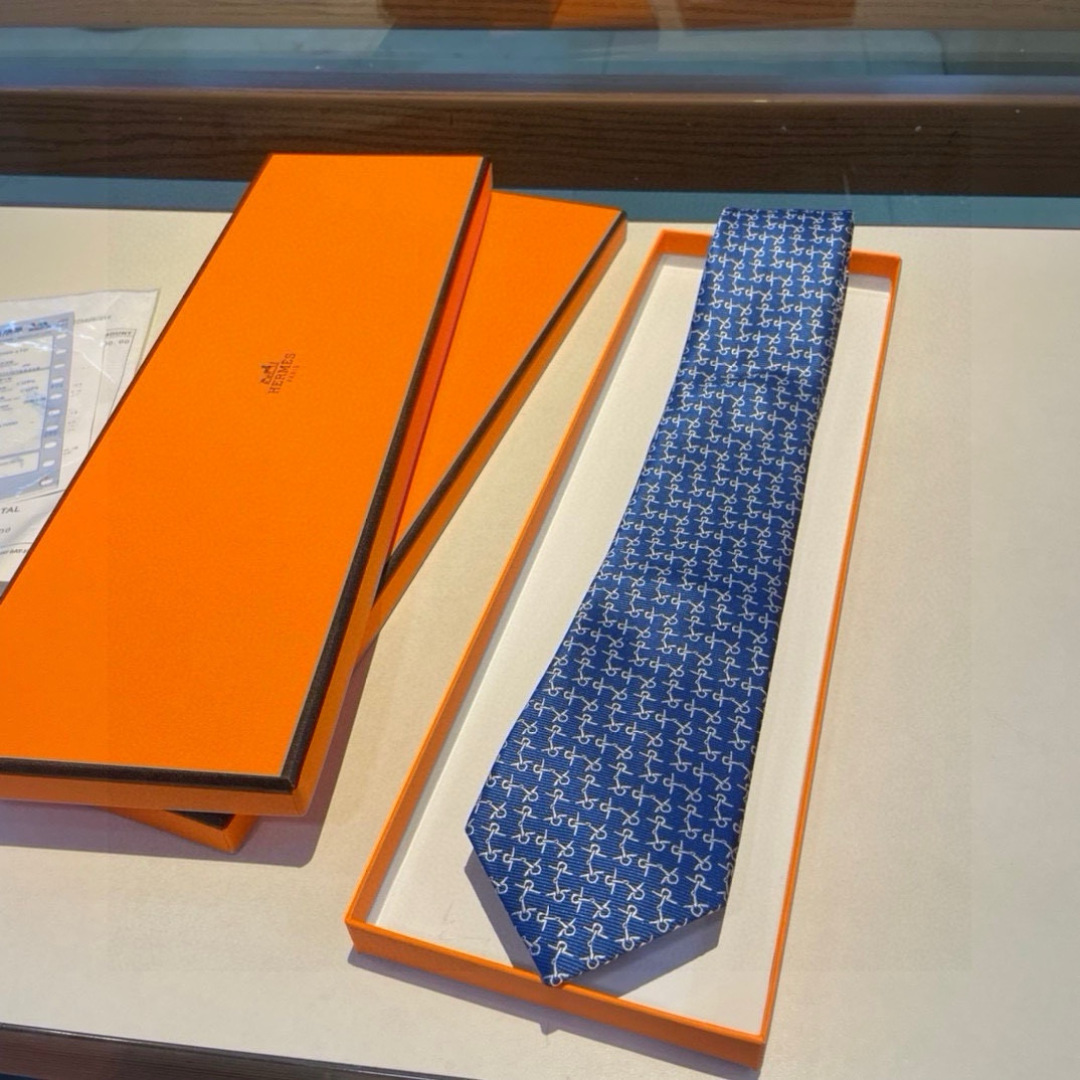 特价 爱马仕H字母男士新款领带系列👔👔，让男士可以充分展示自己个性。100%顶级斜纹真丝手工定制‼