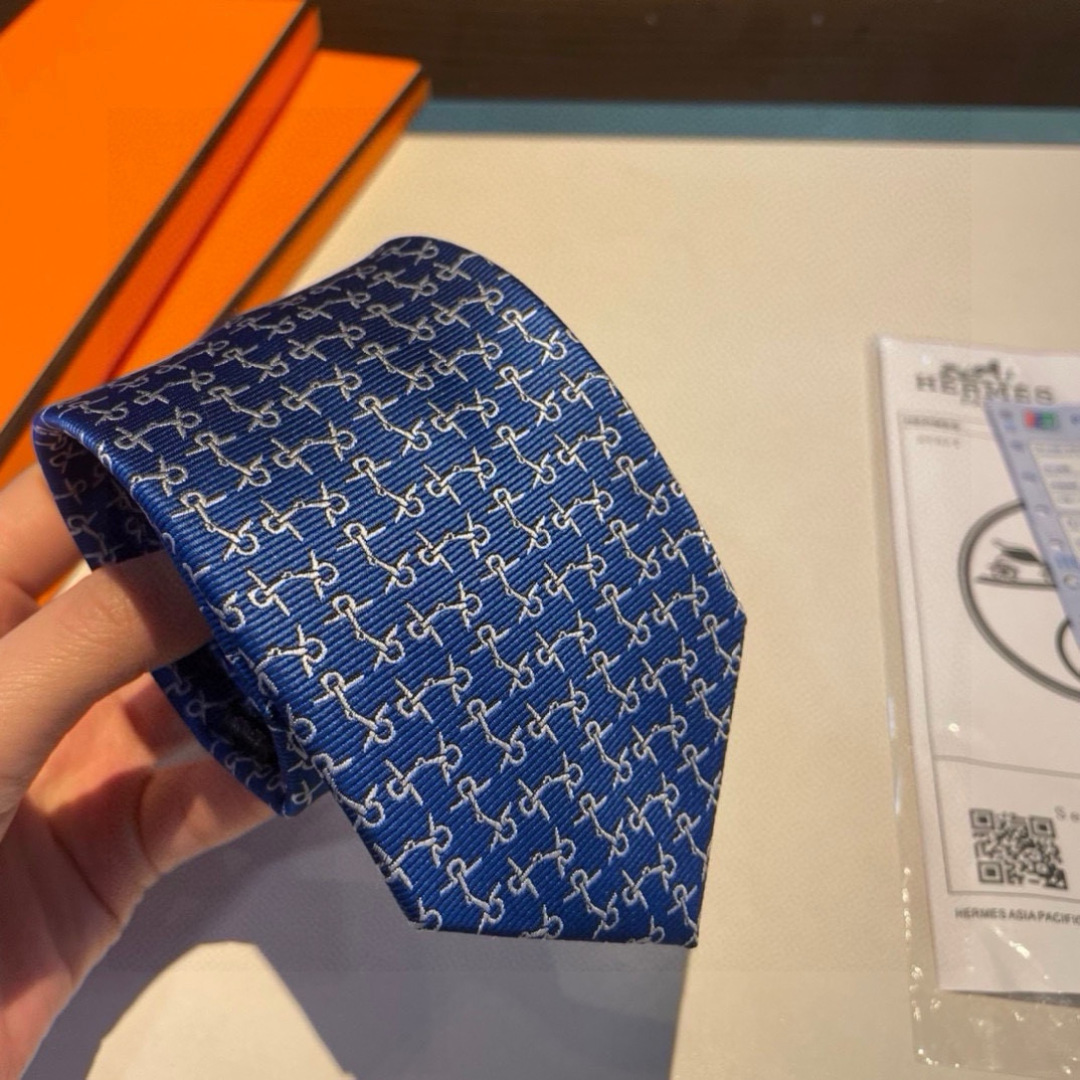 特价 爱马仕H字母男士新款领带系列👔👔，让男士可以充分展示自己个性。100%顶级斜纹真丝手工定制‼