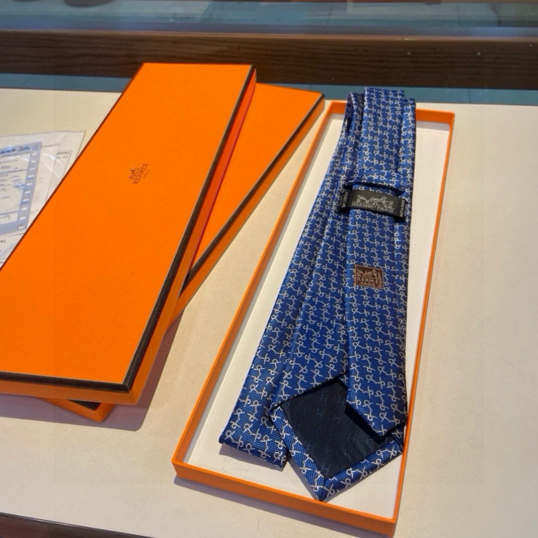 特价 爱马仕H字母男士新款领带系列👔👔，让男士可以充分展示自己个性。100%顶级斜纹真丝手工定制‼