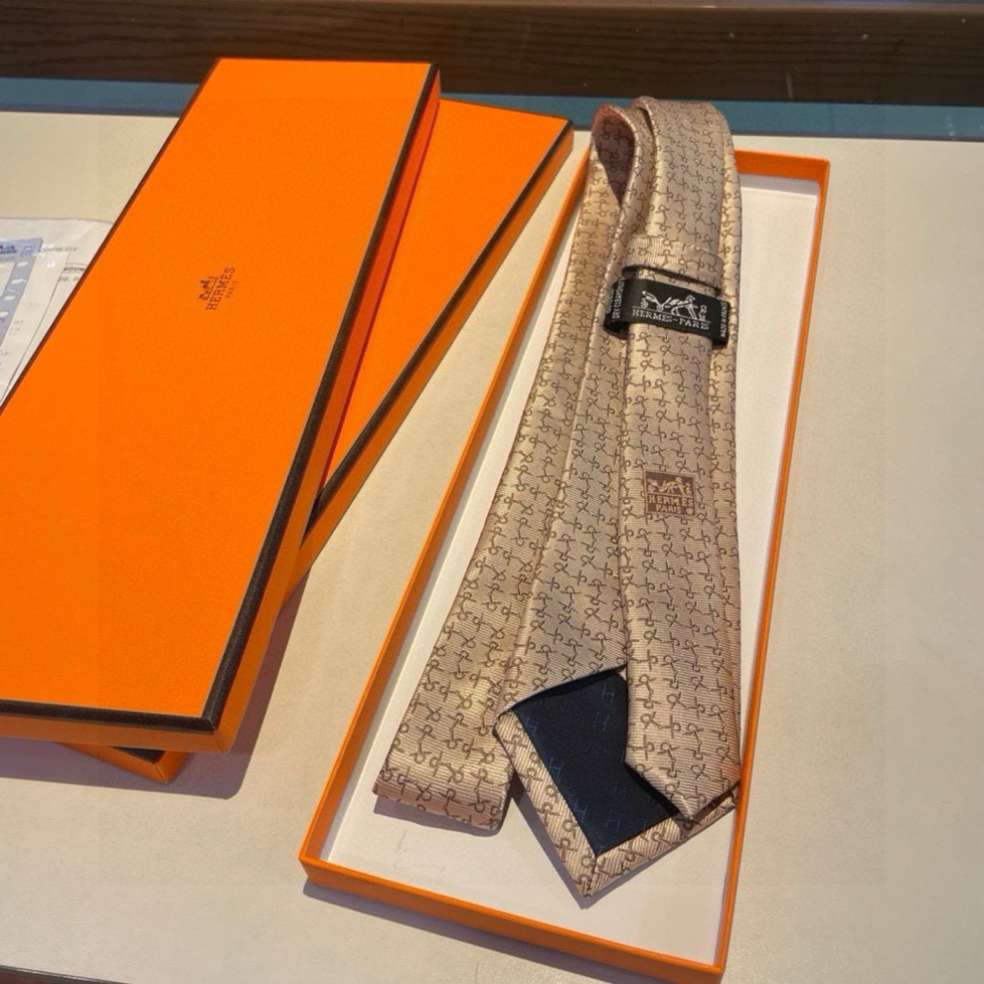 特价 爱马仕H字母男士新款领带系列👔👔，让男士可以充分展示自己个性。100%顶级斜纹真丝手工定制‼