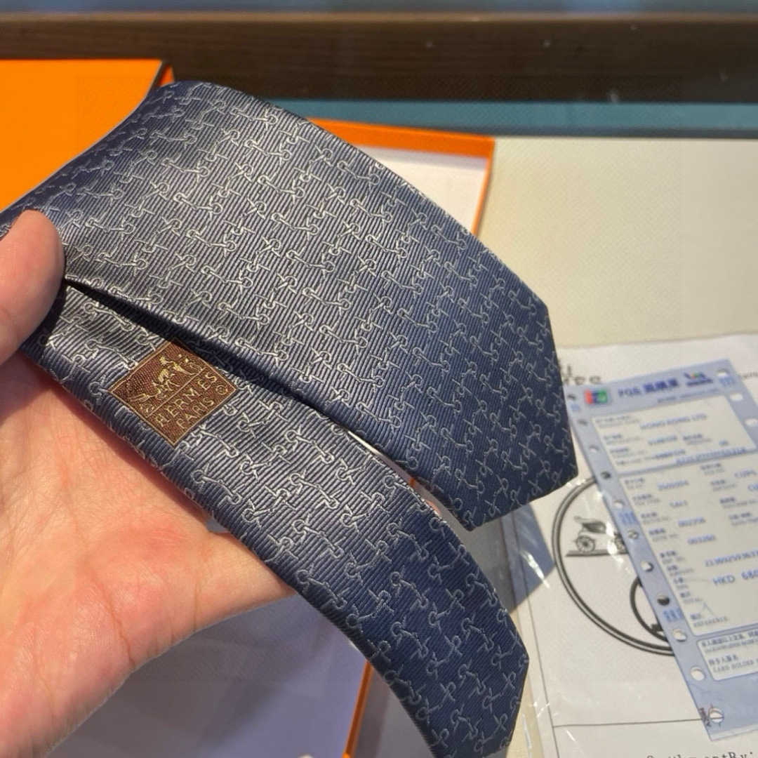 特价 爱马仕H字母男士新款领带系列👔👔，让男士可以充分展示自己个性。100%顶级斜纹真丝手工定制‼