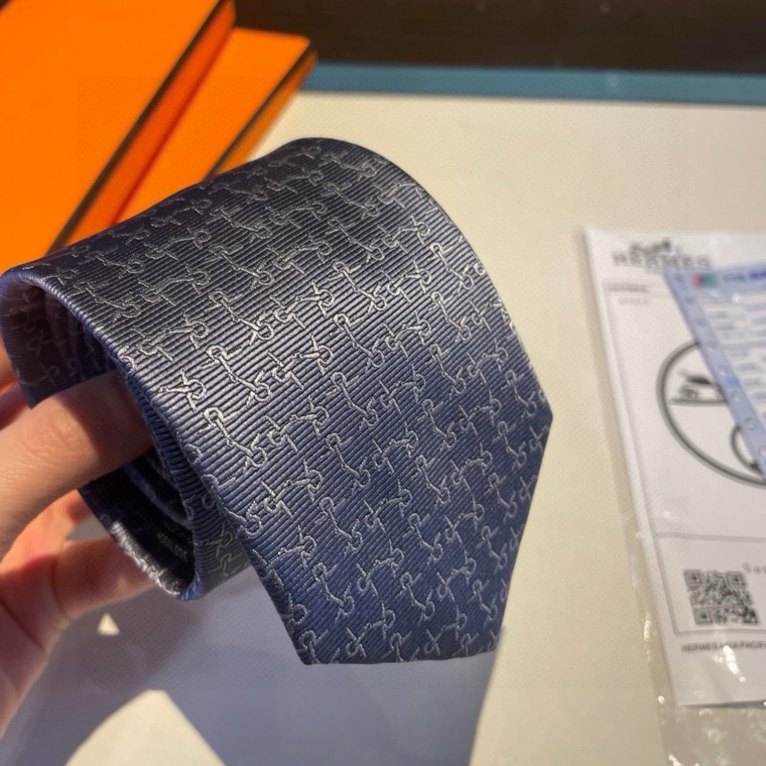 特价 爱马仕H字母男士新款领带系列👔👔，让男士可以充分展示自己个性。100%顶级斜纹真丝手工定制‼