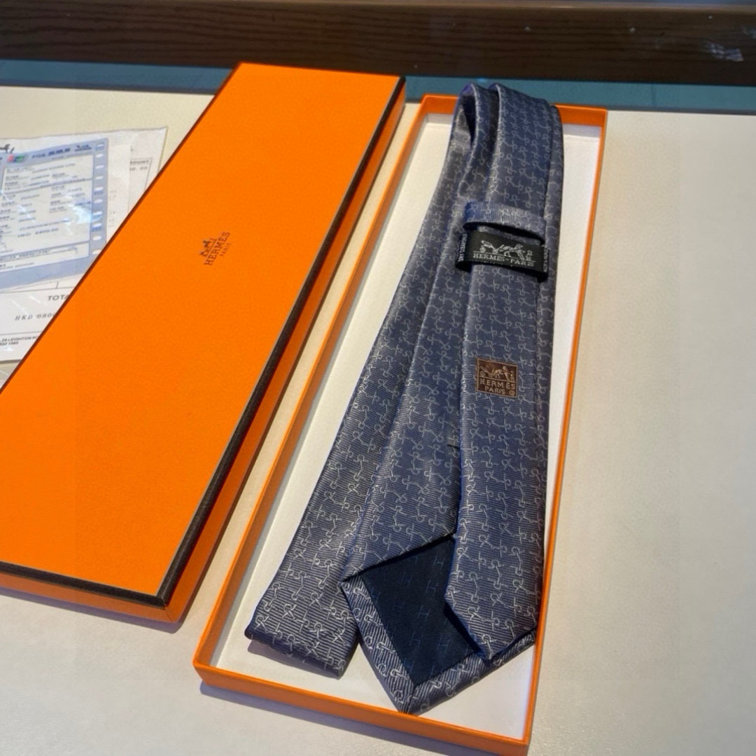 特价 爱马仕H字母男士新款领带系列👔👔，让男士可以充分展示自己个性。100%顶级斜纹真丝手工定制‼